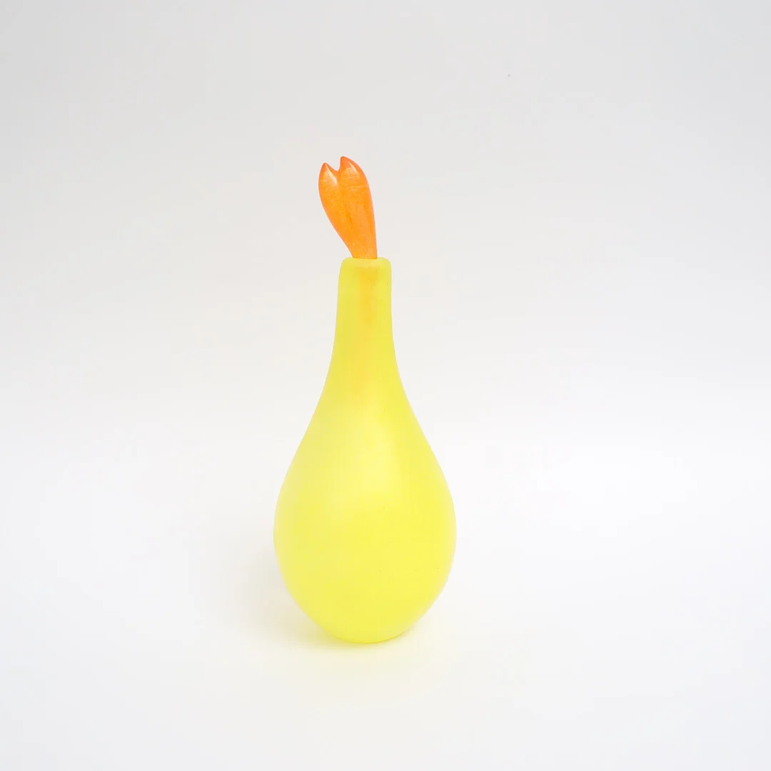 GUNNEL SAHLIN. Karaff, "Naturalis" flerfärgat konstglas, kosta boda, signerat. — Art glass — Falun Auktionsbyrå