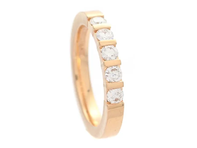 ALLIANSRING, 18K guld, 5 briljantslipade diamanter 0,45 ctv enligt gravyr, ca TW-W/VS-SI, Lova, Smycka, stl 16,75+ mm, vikt 5,8 g.