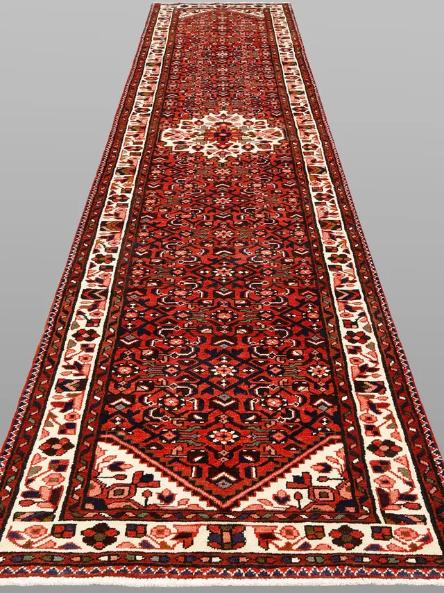 ORIENTMATTA. Hamadan, gallerimodell, 410 x 80 cm.