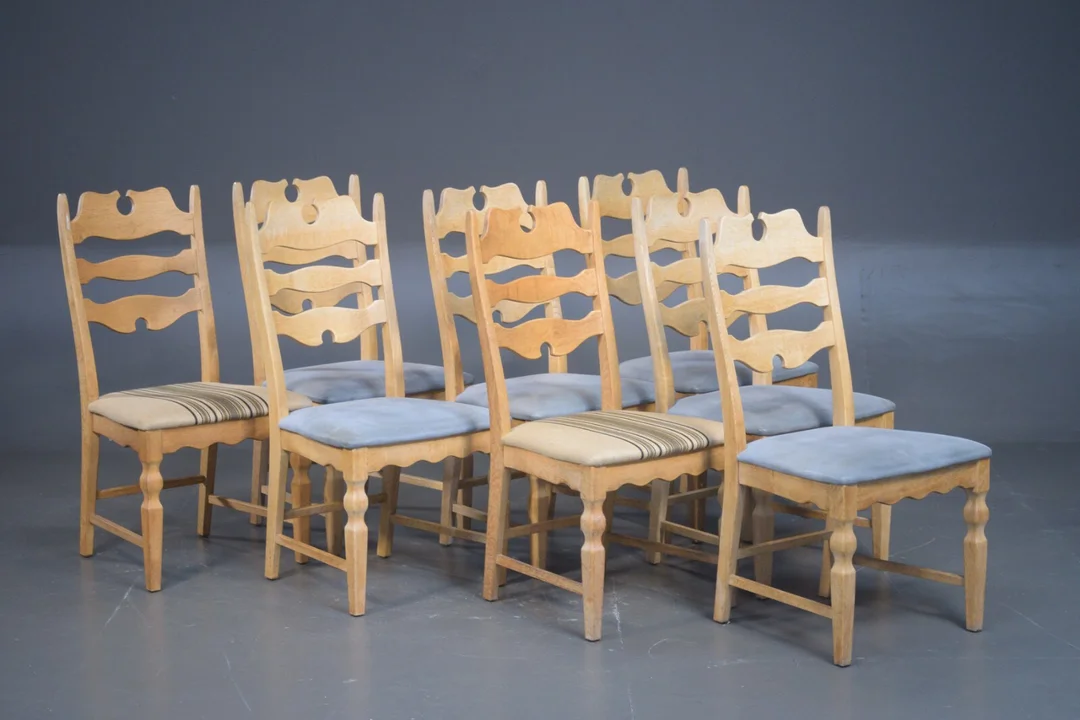 Henry Kjærnulf, 8 stole af egetræ (8) — Furniture/Chairs — Lauritz