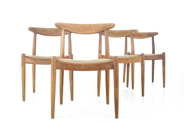 Hans J. Wegner. Set of four oak chairs, model W1 (4)
