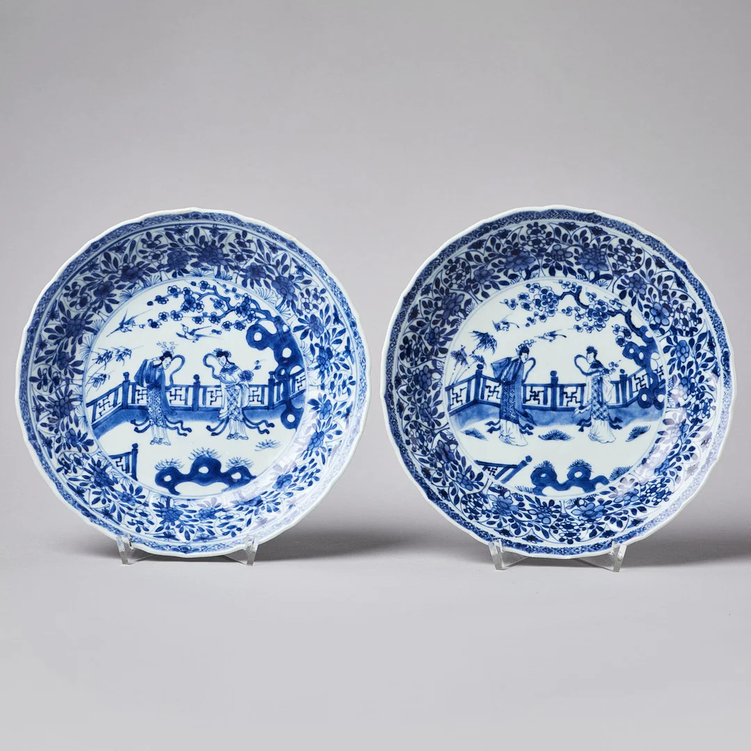 A PAIR OF BLUE AND WHITE SAUCER DISHES. — Asiatica — Stockholms Auktionsverk Fine Art
