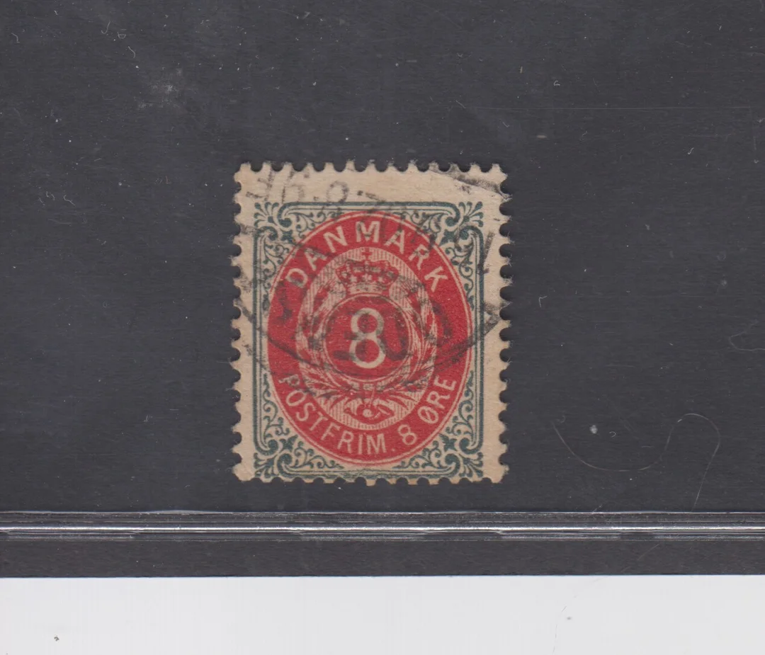 DANMARK. AFA 25C. 8 Øre, VM III. Let stemplet mærke. Attest LJ. — Hobby and collectibles/Stamps — Lauritz