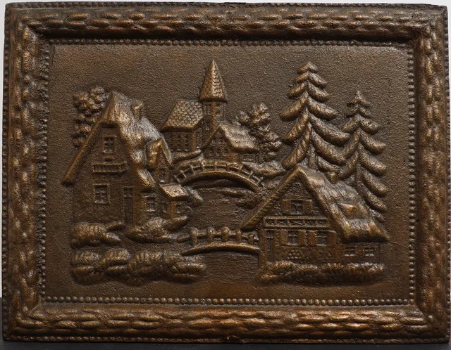 VÄGGSKULPTUR, Brons, reliefdekor med landskap och hus.