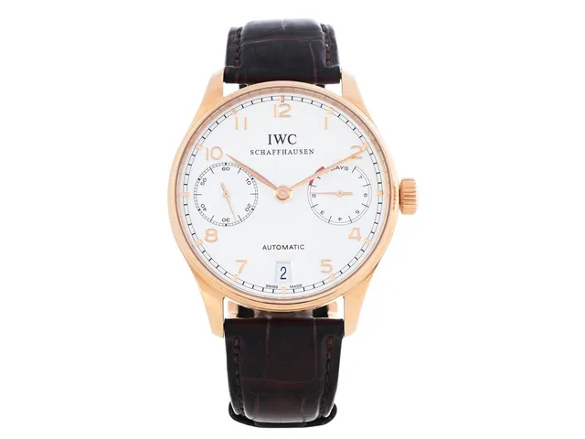 IWC, Schaffhausen, Portuguese, Cal 51011, Serie nr. 3695791, Ref nr. 500113, Boett nr. 3891537, herrur, 42,3 mm, 18K rosa guld, automatisk, safirglas, datum, liten sekundvisare, gångreservindikator (7-dagars), glasbaksida, läderband (se fördjupad information), viklås i 18K rosa guld, cert, mars 2014, box, ytterkartong.