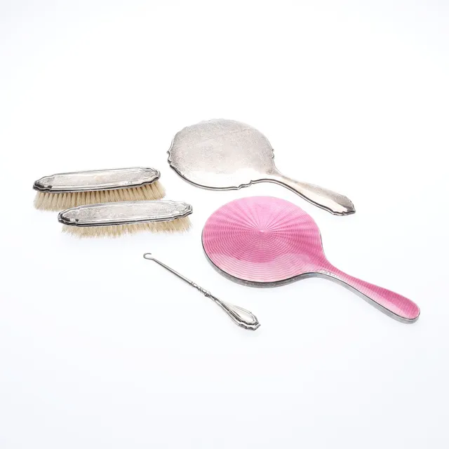 2 SILVER MOUNTED HAND MIRRORS, 2 BRUSHES, AND A BUTTON HOOK. (5).