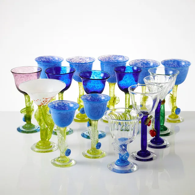 STAFFAN GELLERSTEDT. Vinglas, 16 st, olika modeller, glas, påklipp dekor av blomma och blad, signerade undertill.