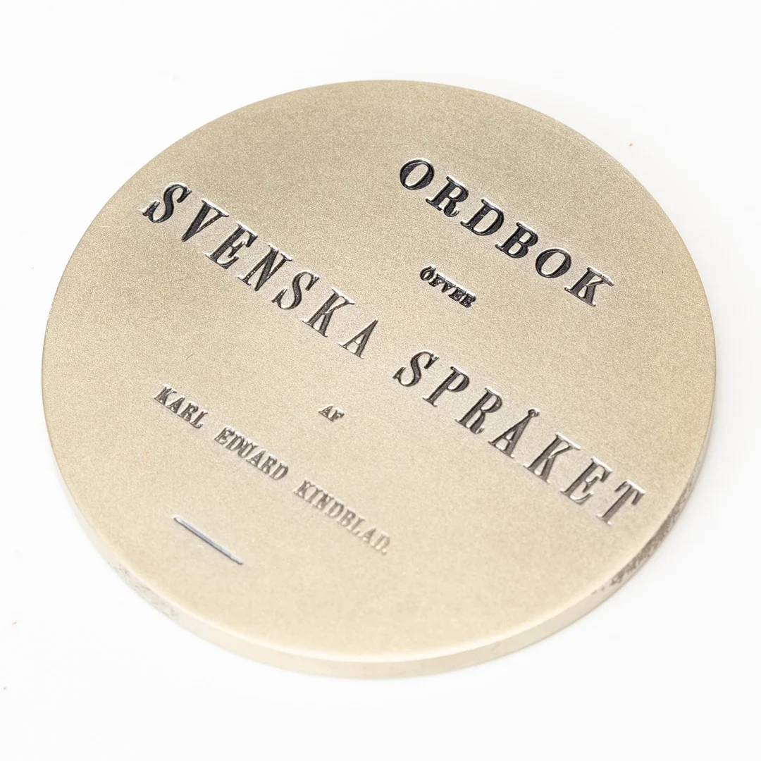 ULF LINDE. Medalj, silver, utgiven av Svenska Akademien, Sporrong, Stockholm, 2000. Proveniens: Birgitta Dahl. — Orders & Medals — Auktionshuset Kolonn