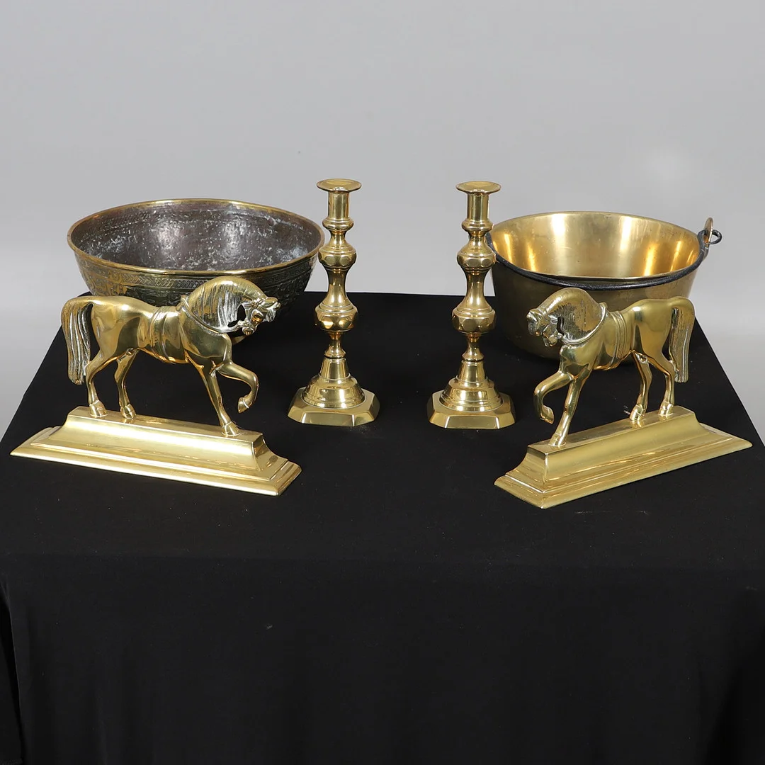 COLLECTION OF BRASSWARE - INCLUDING DOOR STOPS. — Pewter, Brass & Copper — Lawrences Auctioneers