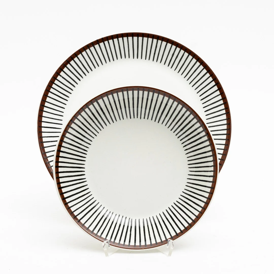 STIG LINDBERG. Tallrikar, 7 delar, "Spisa Ribb", Gustavsberg, porslin, 1900-tal. — European — Auktionshuset Kolonn