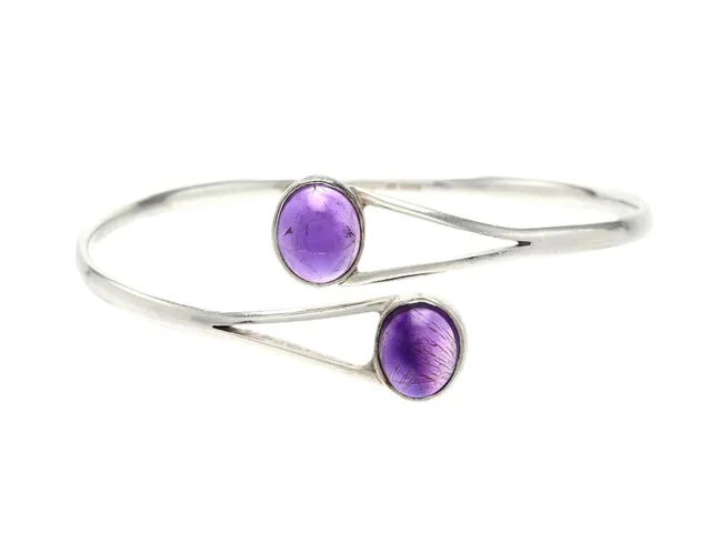 ARMRING, sterlingsilver, cabochonslipade ametister, Wettersjö & Lantz Silversmeder, Stockholm 1960, stl 7,0x6,0 cm, vikt 17,3 g.