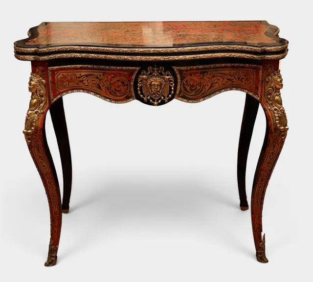 Mesa de juego en marquetería de tipo Boulle de estilo Napoleón III.