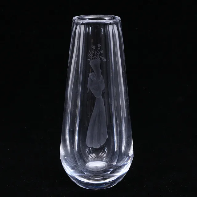 SVEN PALMQVIST. Glasvas med kvinnogravyr, Orrefors, 1900-tal.