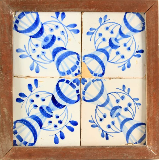 PLAFÓN DE MUESTRA, cuatro azulejos, primer tercio siglo XX.