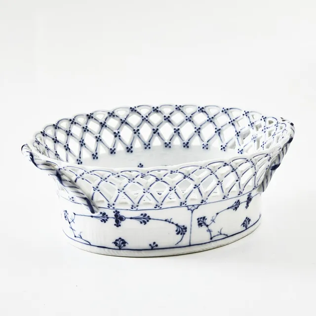 ROYAL COPENHAGEN. Gallerskål, modell 1055.