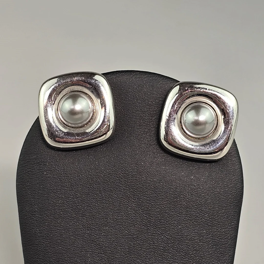 - Ein Paar VINTAGE-OHRCLIPS - HENKEL & GROSSE (Pforzheim). — Earrings — Auktionshaus Blank