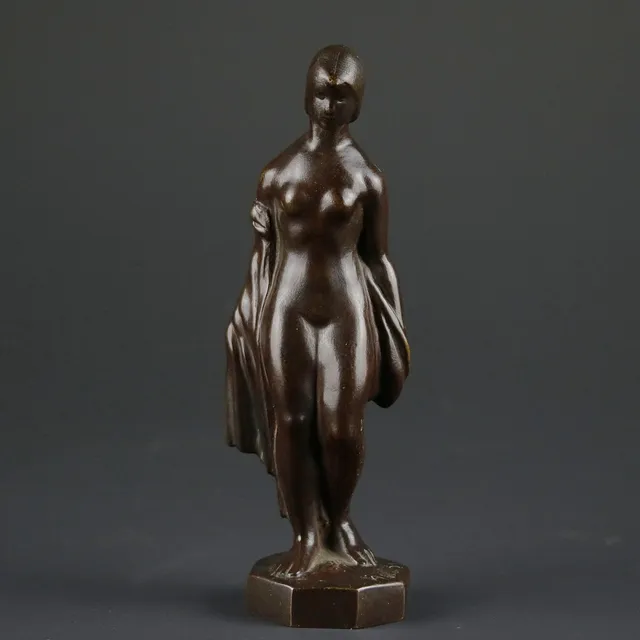 ANDERS OLSON (1880-1955). Skulptur, brons, kvinna med sjal, signerad -23, JN Rosengrens Konstgjuteri, Limhamn.