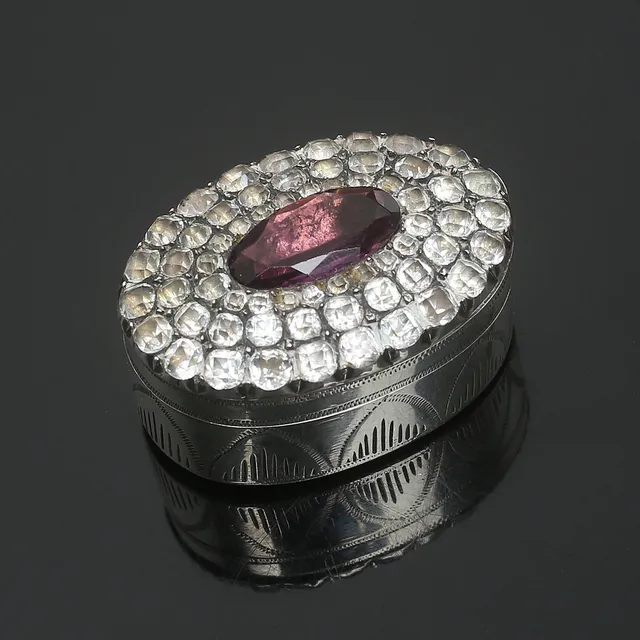DOSA, silver, paste, troligen Frankrike 1819-1838.