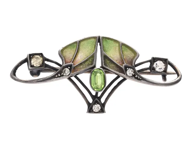 BROSCH, silver, plique a jour, glasstenar, Jugend, ca 1910, 50x20 mm, vikt 3,7 g, en sten skadad.