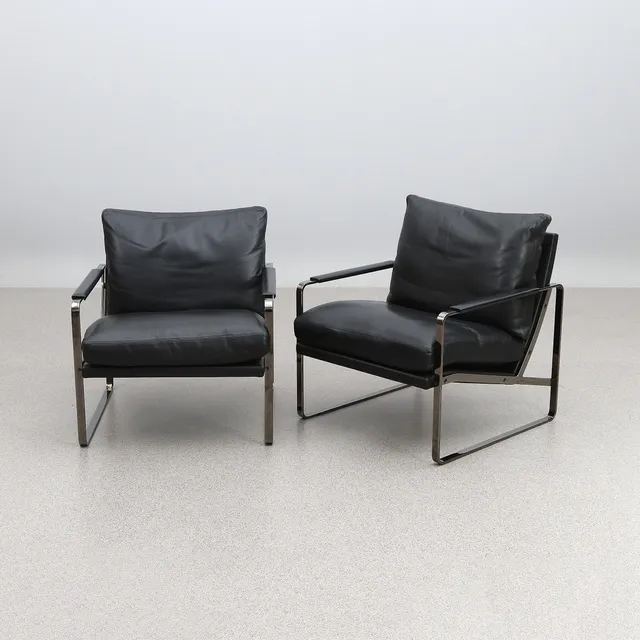 PREBEN FABRICIUS. FÅTÖLJER, ETT PAR. Svart skinnklädsel och mörkförkromad metall. Modell 710, Knoll International.