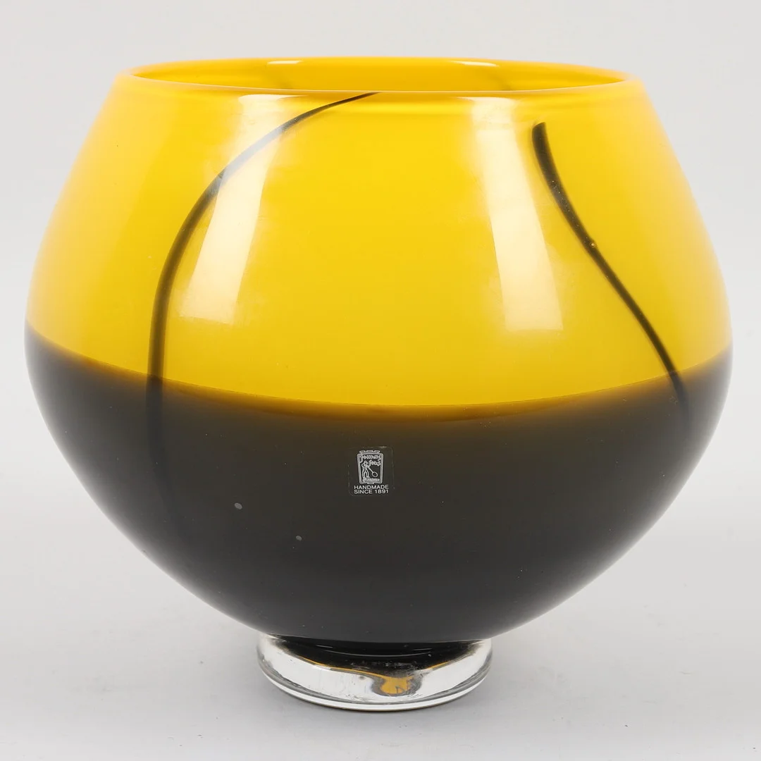 HELEN TAPPER. Skål, glas, signerad, etikettmärkt, Johansfors, 1900-talets andra hälft. — Art glass — Ekenbergs Auktioner
