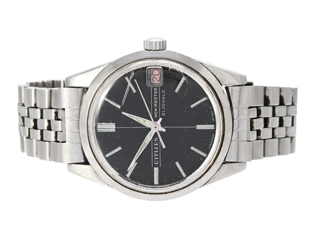 CITIZEN, New Master, Cal 1802, Serie nr. 10831238, Boett nr. 4-18615 Y / 63-1019, herrur, 35 mm, stål, manuell, plexiglas (skadat), datum, skadad urtavla, originallänk, viklås, ca 1961. — Klockor/Citizen — Kaplans