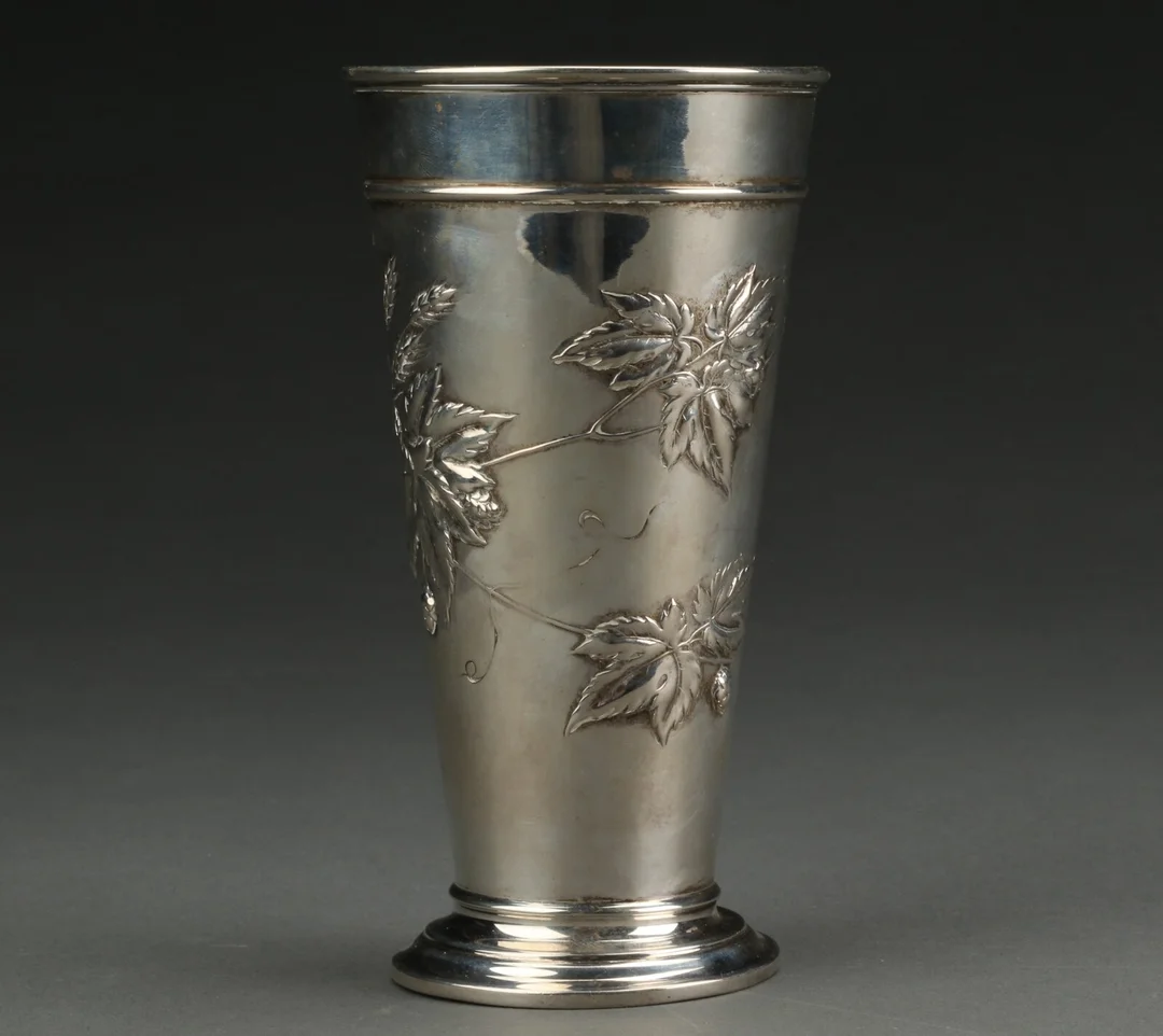 A. Dragsted. Skønvirke bæger af sølv — Silver, bronze, copper and pewter/Hollowware — Lauritz