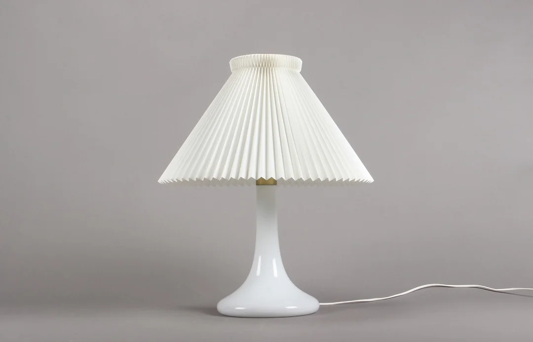 Poul Christiansen for Holmegaard/Le Klint. Bordlampe, model 363 — Lamps and lighting/Table lamps — Lauritz