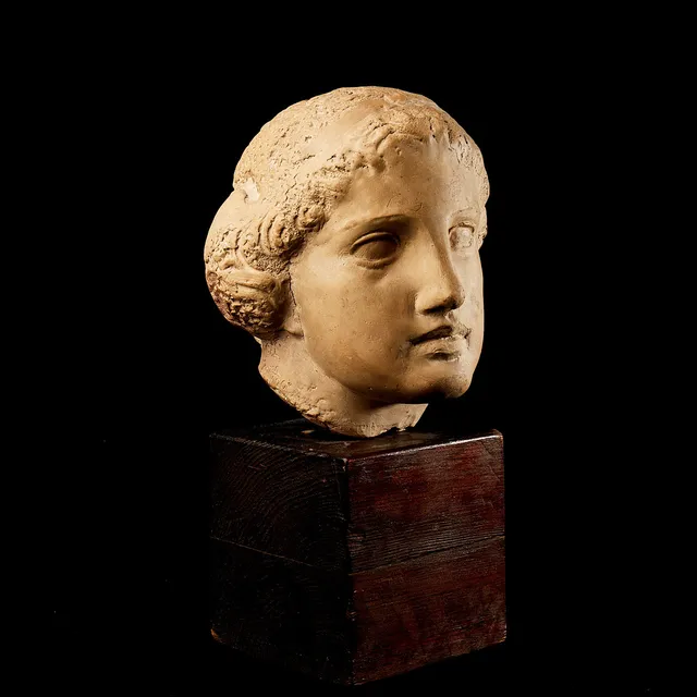 HALVAR FRISENDAHL (1889-1953). TILLSKRIVEN. skulptur, lergods, kvinnohuvud, signerad H. F-hl samt daterad Roma 1920.