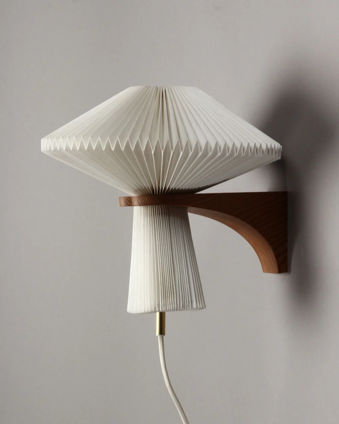 Vilhelm Wohlert for Le klint. Væglampe model 204, 'The Mushroom', pine — Lamps and lighting/Wall lighting — Lauritz