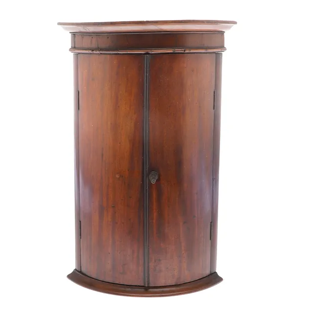 SMALL 19THC CORNER CUPBOARD.