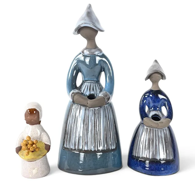 ELSI BOURELIUS. Figuriner/vaser, 3 st, "Blomsterflicka", lergods, Jie Gantofta.