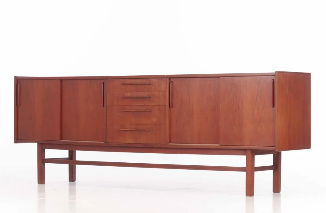 Low teak sideboard, 1960s — Furniture/Cabinets, chests of drawers — Lauritz
