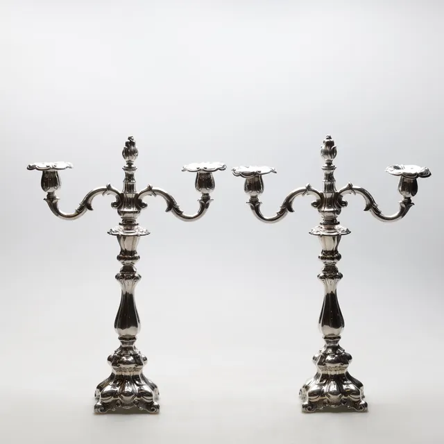 LJUSSTAKAR samt KANDELABERARMAR, 2 par, barock-stil, nysilver, 1900-tal.