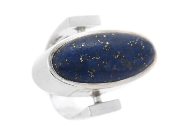 RING, sterlingsilver, lapis lazuli, Allan Børge Larsen, Köpenhamn 1900-talets andra hälft, stl 17,5 mm,vikt 14,0 g, något skev fattning.
