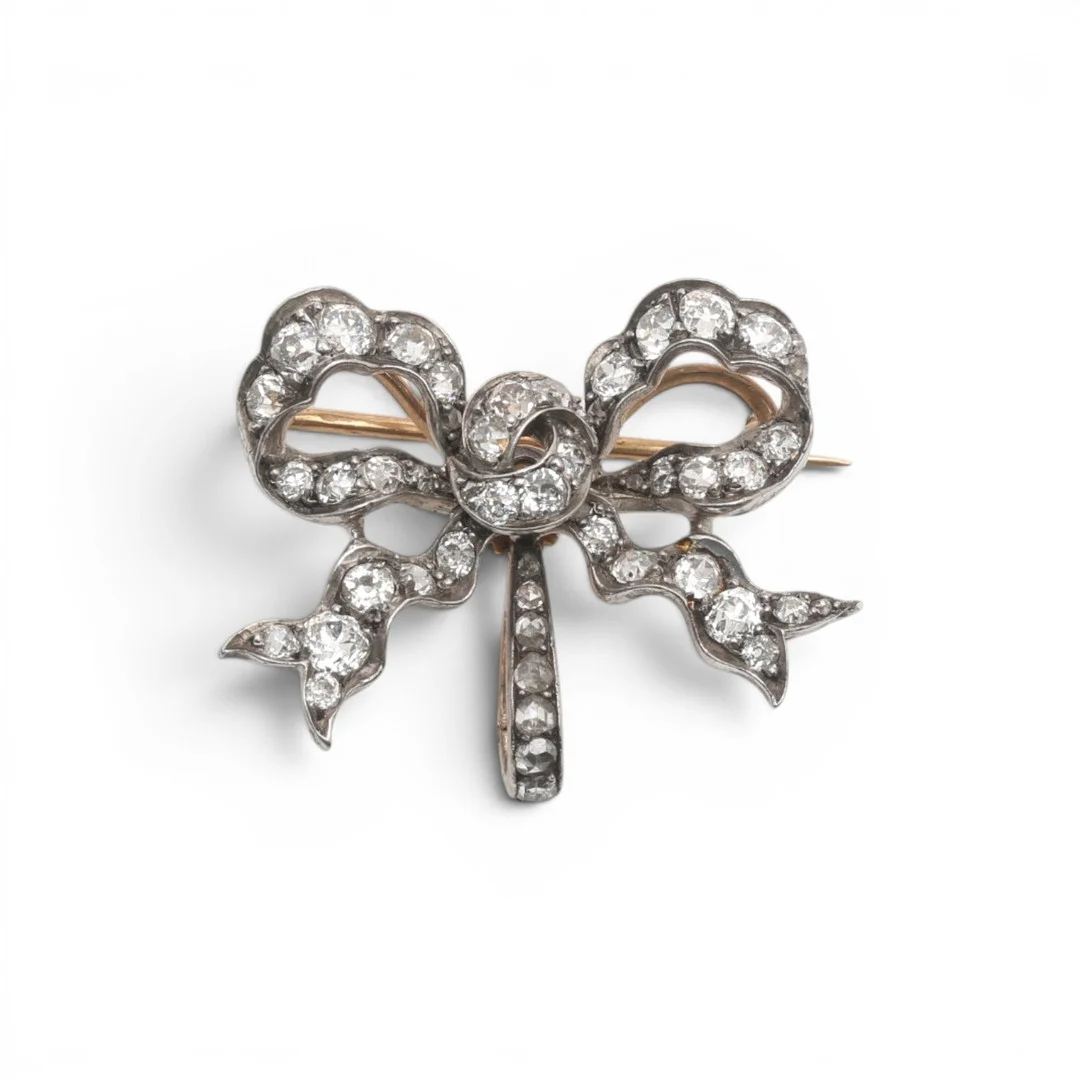 Bow-shaped diamonds brooch-pendant, late 19th Century. — Brooches & Pendants — Balclis