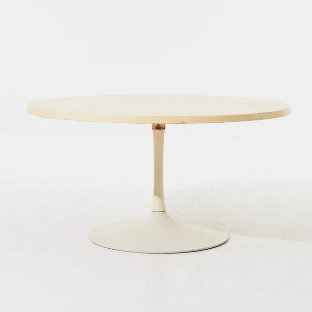 SOFFBORD, 1960-tal, tulpanformad fot i aluminium, rund skiva i glasfiber.