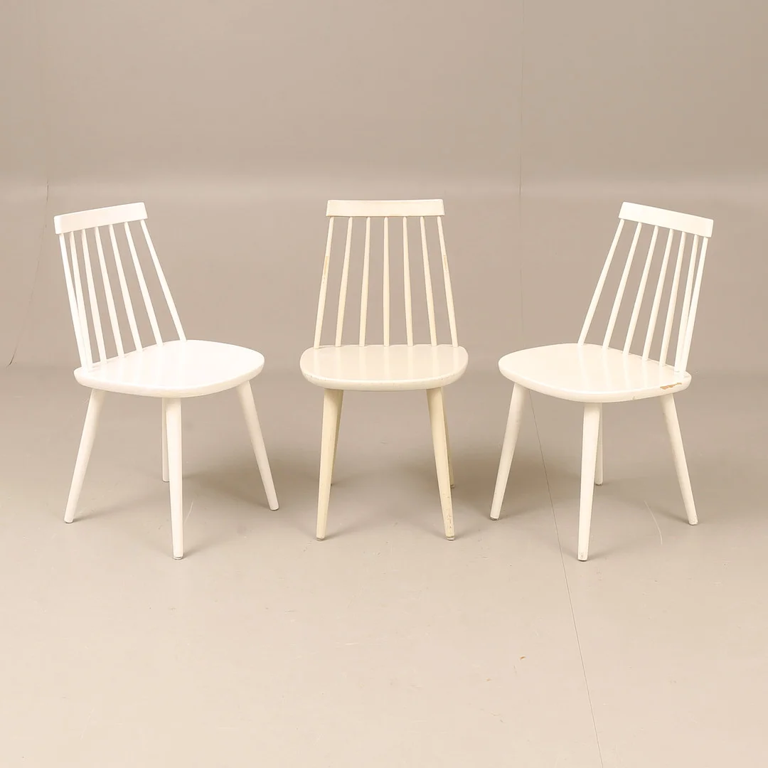 YNGVE EKSTRÖM. Stolar, 3 stycken, trä, "Pinocchio", 1900-talets andra hälft. — Armchairs & Chairs — RA Auktionsverket Norrköping