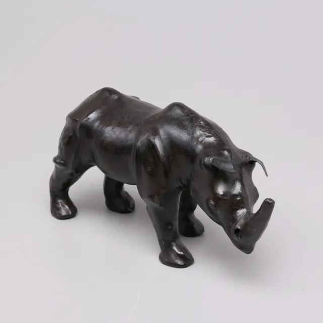 SKULPTUR, noshörning, läder, 1900/2000-tal.
