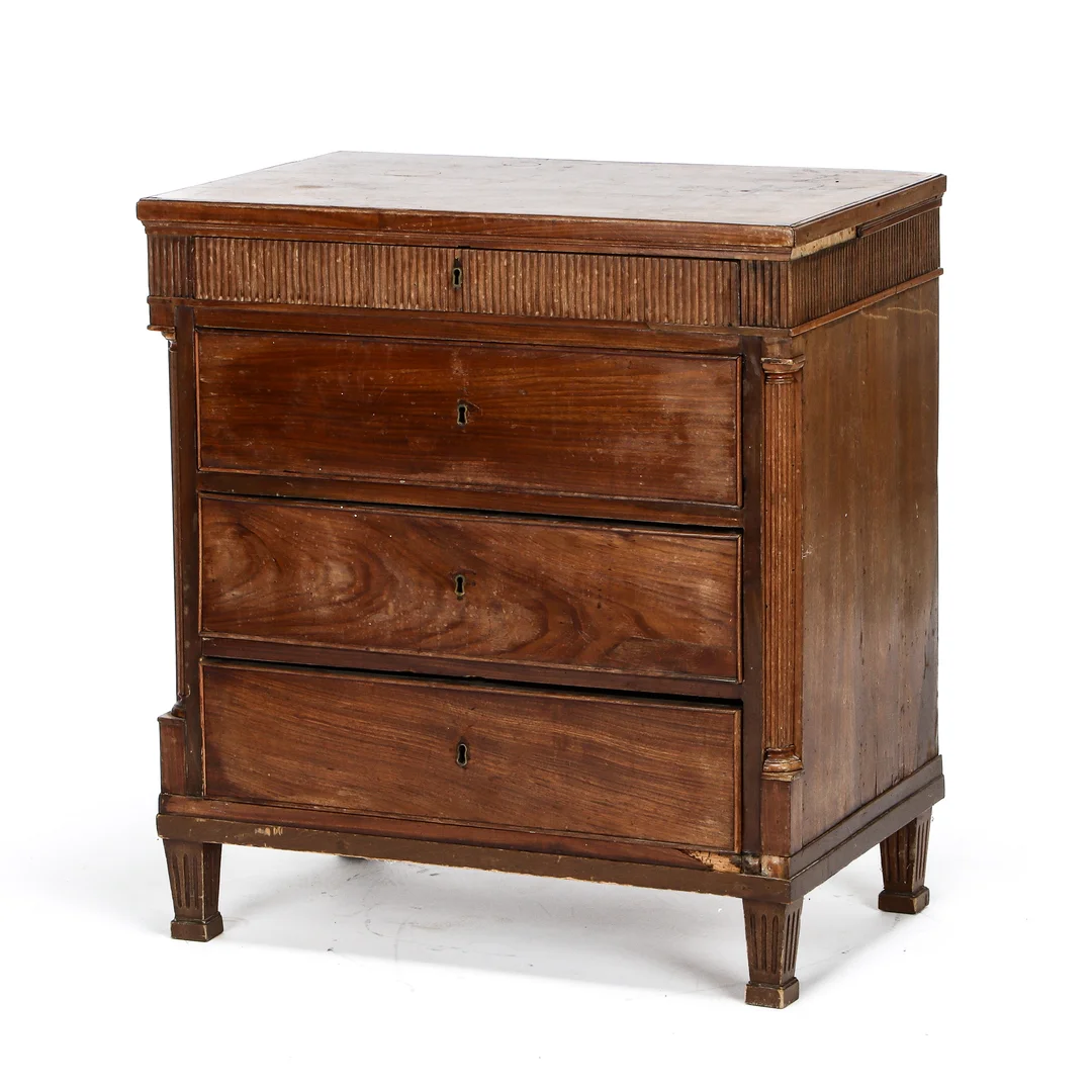Louis XVI 'Copenhagen chest of drawers' in mahogany, circa 1780 — Furniture/Cabinets, chests of drawers — Lauritz