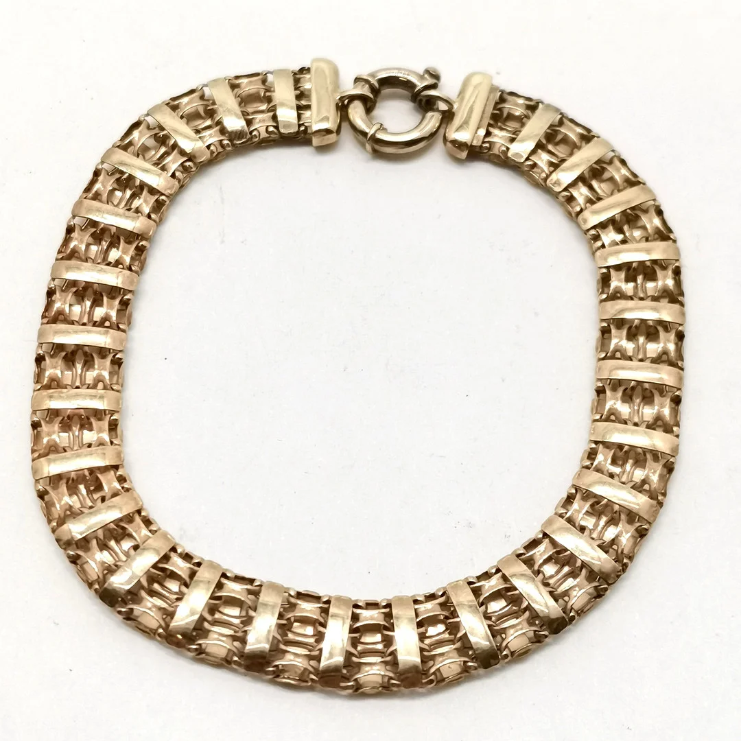 9CT GOLD FANCY LINK BRACELET. — Bracelets — Acreman St Auctioneers & Valuers