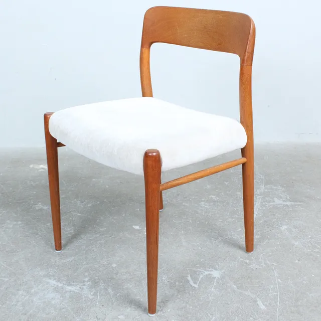 NIELS O. MØLLER. JL Møllers Møbelfabrik, Stuhl/Esszimmerstuhl, Modell '' 75 '' Teak, Dänemark, 1970er Jahre.