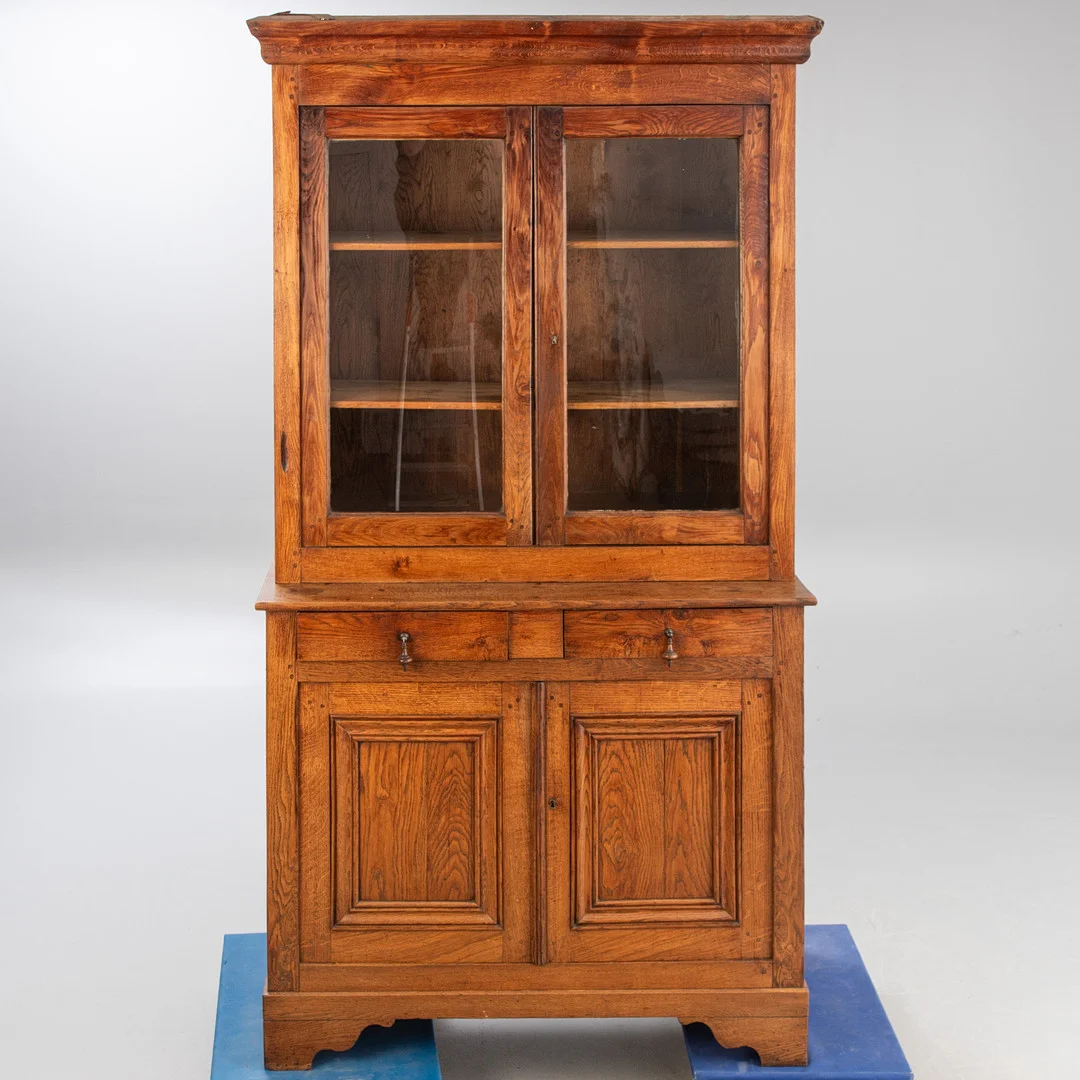 Vitrinenaufsatzschrank, 19.Jh. — Cupboards, Cabinets & Shelves — Stockholms Auktionsverk Hamburg