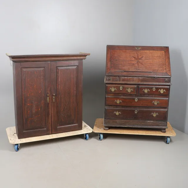 AN EIGHTEENTH OR NINETEENTH CENTURY OAK BUREAU BOOKCASE.