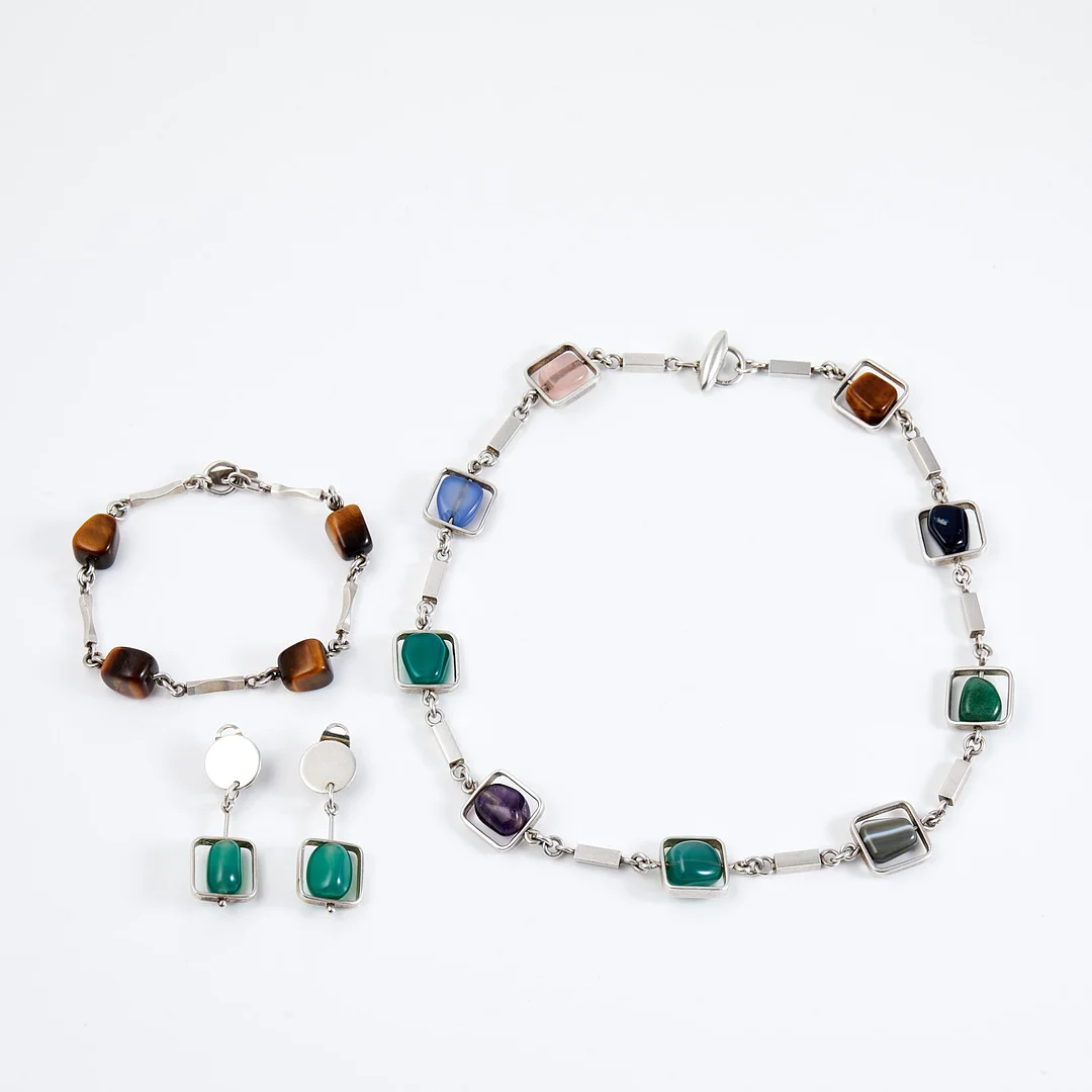 ARVO SAARELA. silver, halsband, armband samt örhängen. — Paintings — Stockholms Auktionsverk Sickla