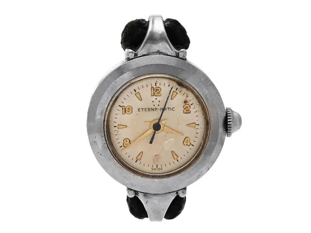 ETERNA-MATIC, damur, 21 mm, Boett nr. 3365632, stål, manuell, plexiglas (skadat), skadad urtavla, integrerat läderband, ca 1960.