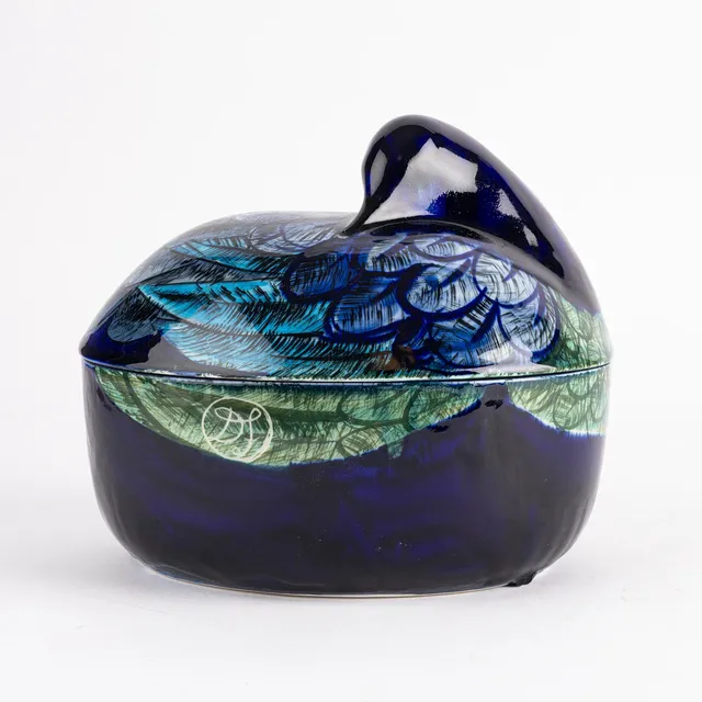 DORRIT VON FIEANDT (1927-2021). Terrin med Lock, porslin, Fågel, monogramsignerad. Arabia.