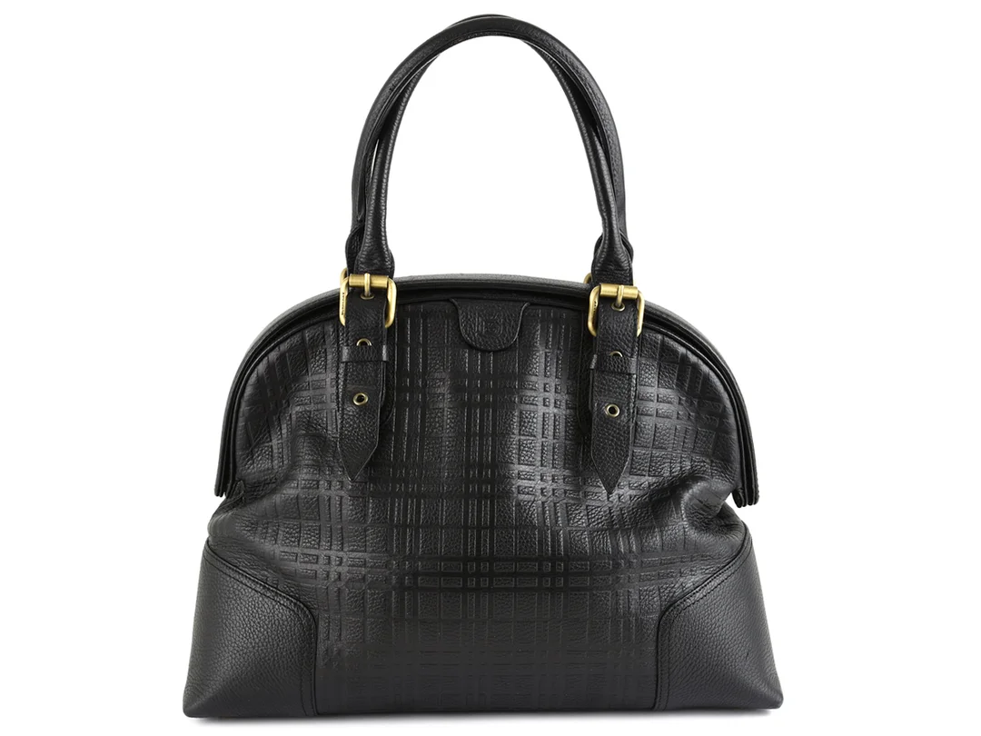 VÄSKA, BURBERRY, svart rutmönstrat läder, mässingsfärgade detaljer, 39x29x14 cm, dustbag. — Accessoarer/Väskor — Kaplans