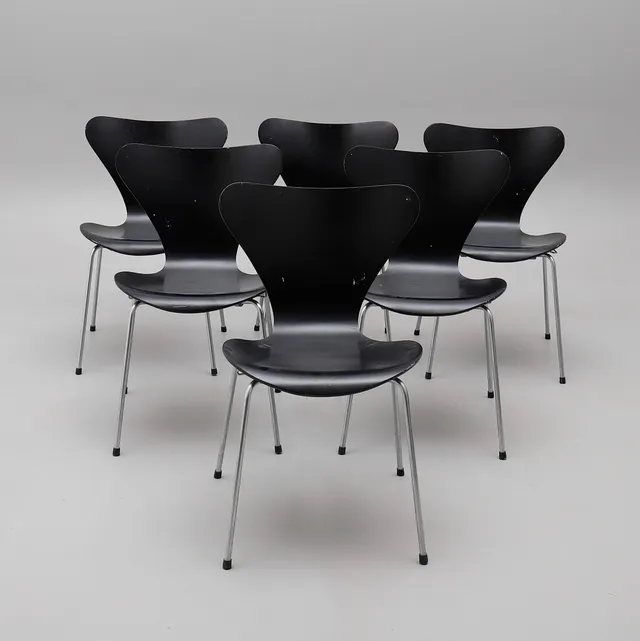 ARNE JACOBSEN. STOLAR, "SJUAN", SEX STYCKEN, FÖR FRITZ HANSEN, DANMARK 1972.