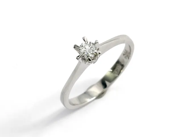 ENSTENSRING, 18K vitguld, briljant 0,16 ct, TW/IF, Stjärnringen Strömdahls Galaxia, stl 16,25 mm.